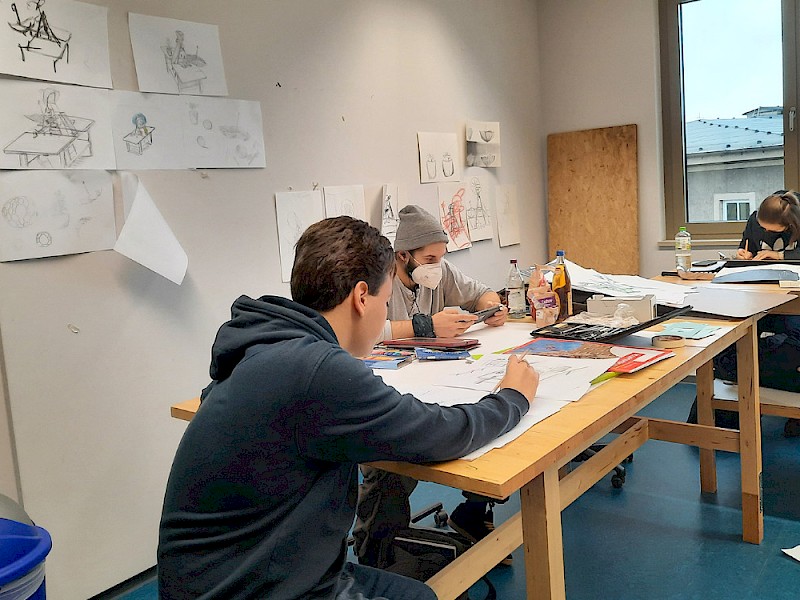 Fachhochschule Dresden, Grafikdesign, Studierende beim künstlerischen Gestalten