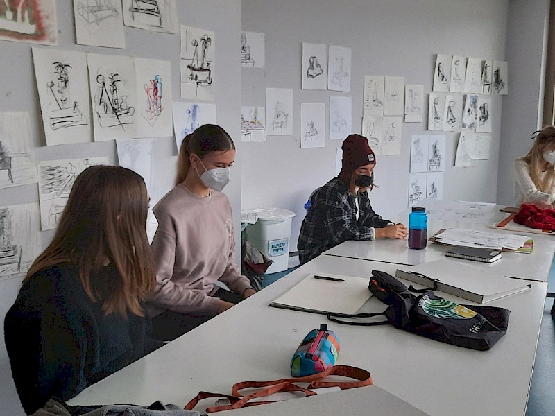Fachhochschule Dresden, Grafikdesign, Studierende beim künstlerischen Gestalten
