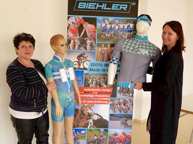 Steffi Barth (GF Biehler Sportswear) und Prof. Dr.-Ing. Katerina Machova (Professorin an der FHD) (Bildquelle: MEDIENKONTOR)