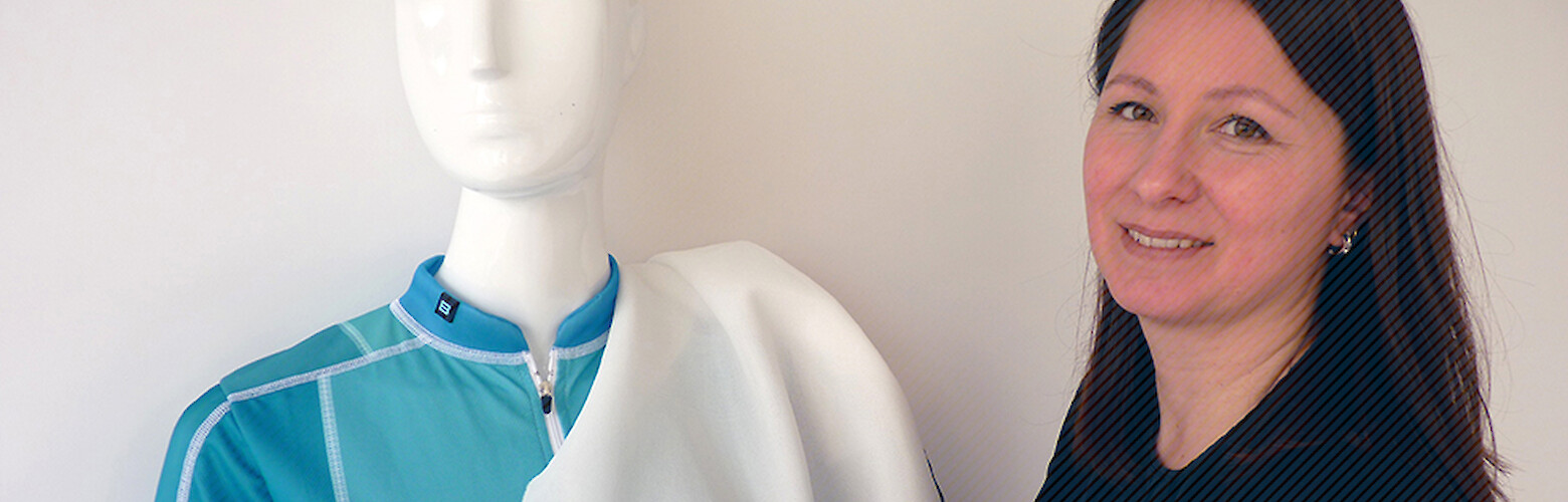 UV-Stoff Erfinderin FHD-Professorin Katerina Machova (Bildquelle: MEDIENKONTOR)