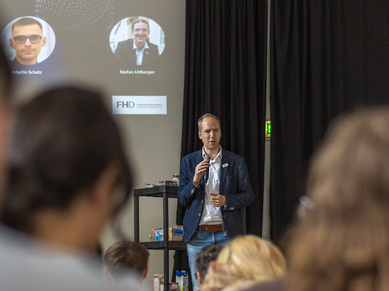 Prof. Marius Brade bei den Projektvorstellungen des studienübergreifenden Projekts 
