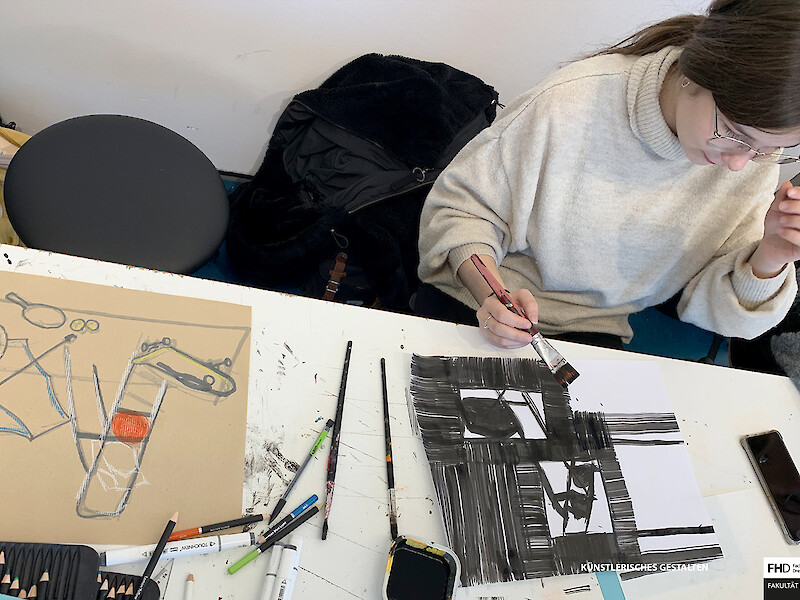 Fachhochschule Dresden, Grafikdesign, Studenten beim künstlerischen Gestalten