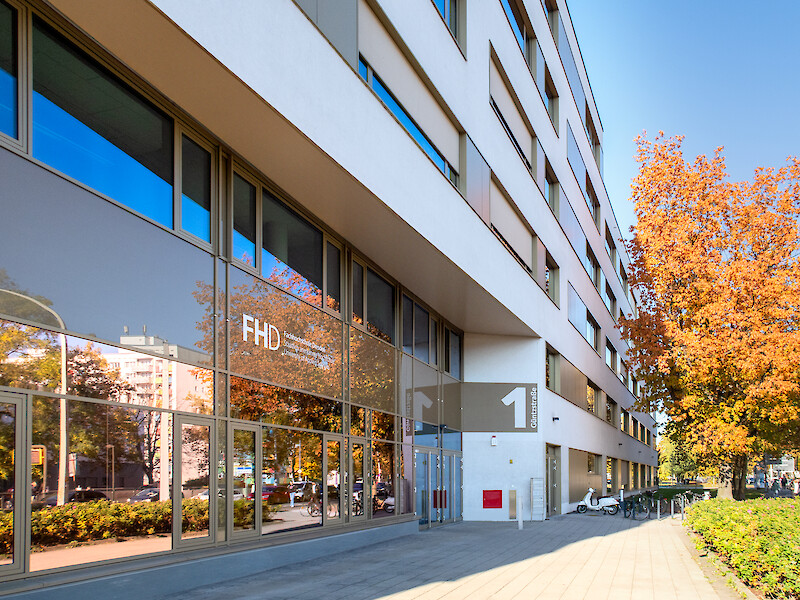 Gebäudeeingang Güntzstraße 1 der Fachhochschule Dresden