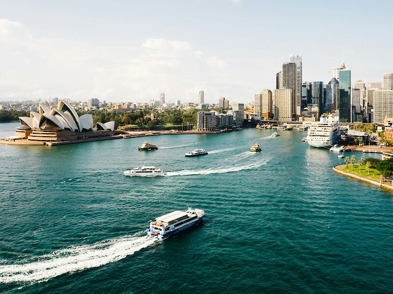 Sydney Harbour mit Oper und Fähren – Ziel fürs Auslandssemester an FHD-Partnerhochschulen