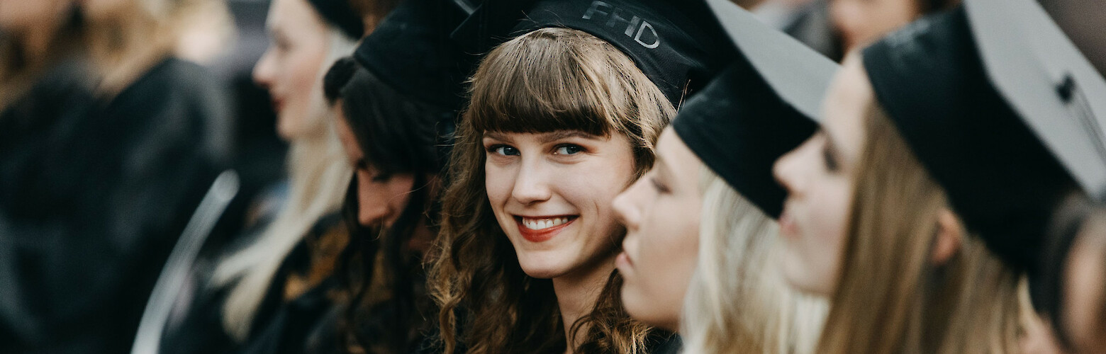 Absolventinnen der FHD