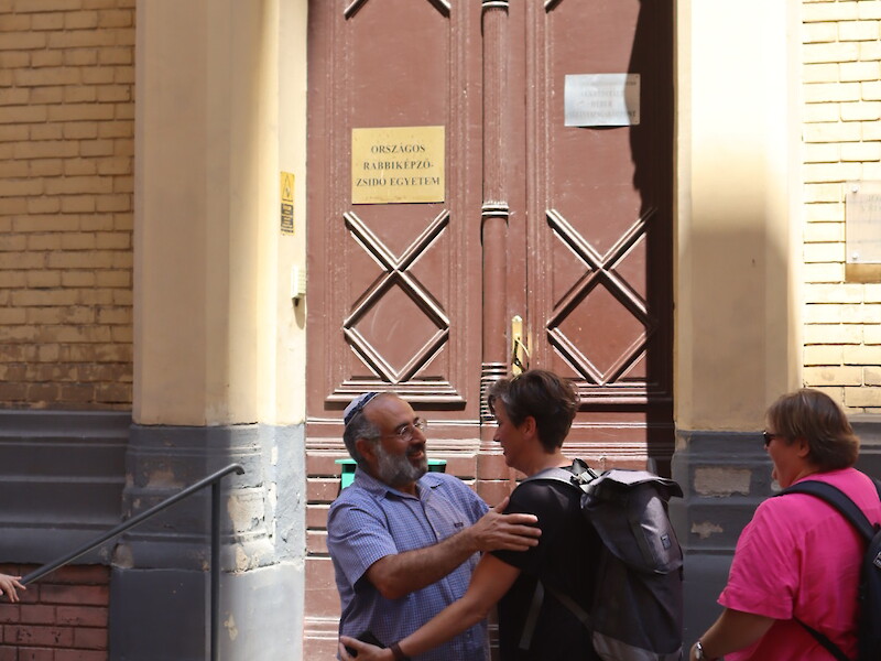 Fachhochschule Dresden - Studienreise nach Budapest, Eingang Universität, Foto: Martin Neumeister