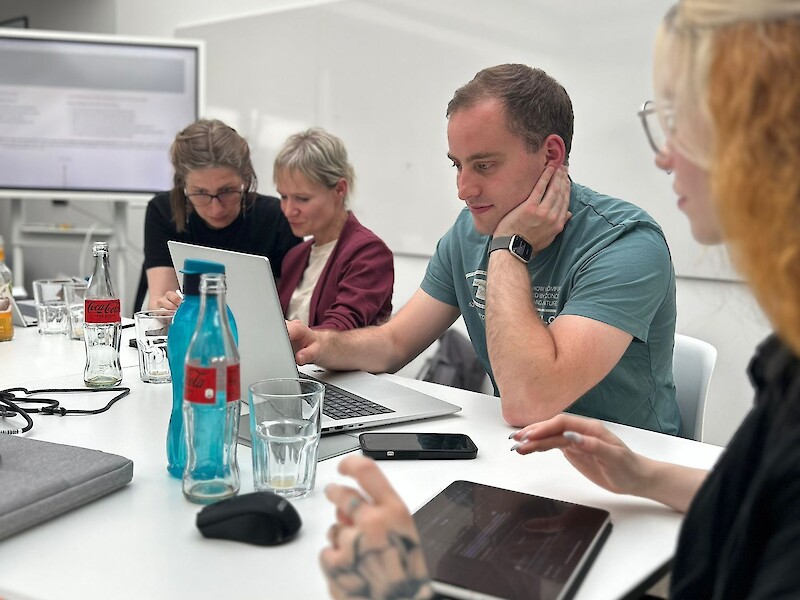 Studierende des Studiengangs Business Administration berufsbegleitend beim Praxispartner Narciss & Taurus in Dresden.