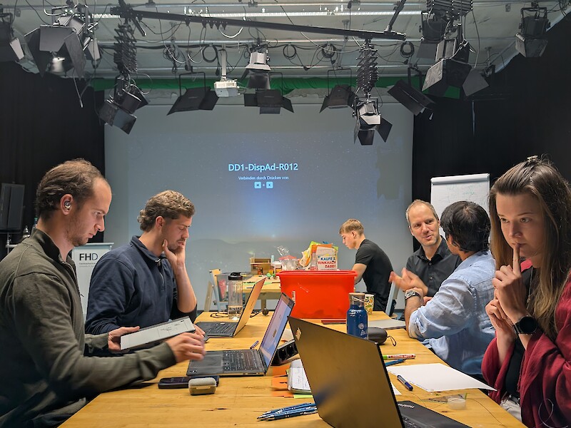 Das XR Prototyping Studio der FHD ist ein innovatives Workshopformat, das Teilnehmende befähigte, eigene Geschäftsideen prototypisch zu entwickeln und umzusetzen.