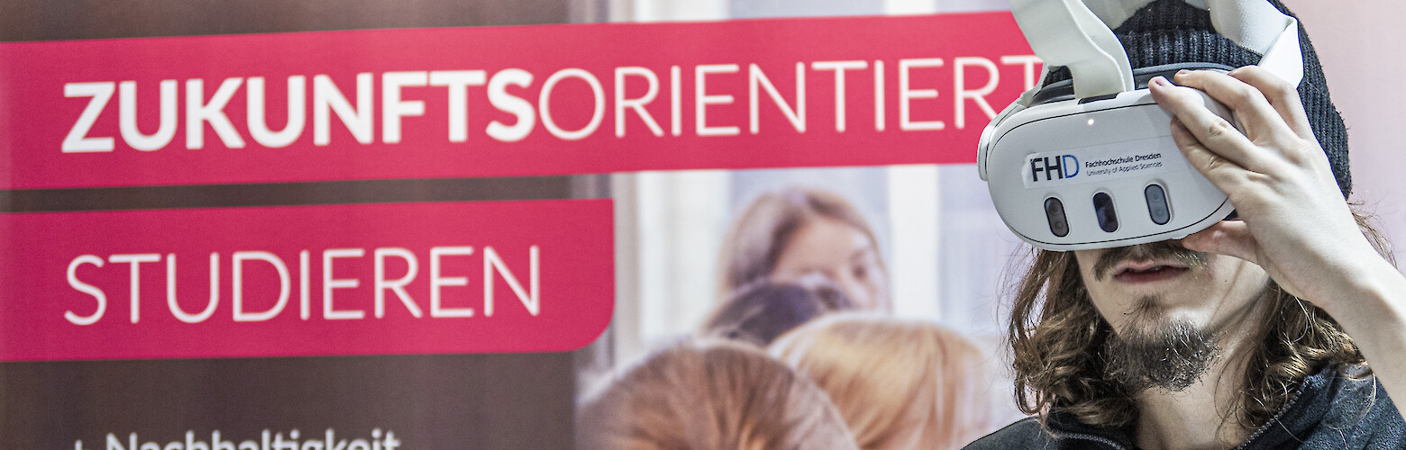 Person mit VR-Brille. VR und AI Learning.