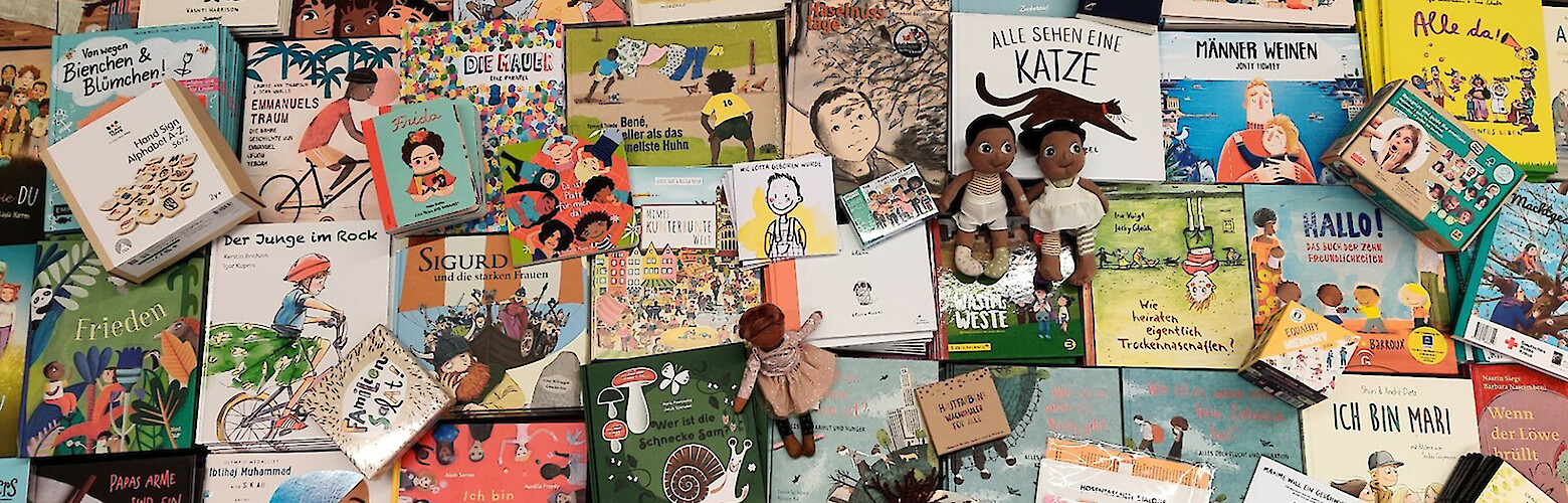 Part-Time Social pedagogy diversity studies: colourful children’s books and dolls show inclusive learning materials