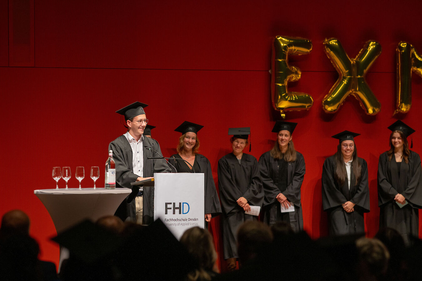 Auf der feierlichen Exmatrikulation hat Adrian in seiner Rede besondere Erinnerungen an sein Studium mit den Gästen geteilt.