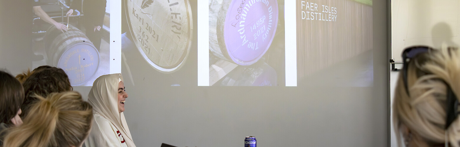 Kooperationsprojekt „Whisky-Pur“ startet im Studiengang Grafikdesign