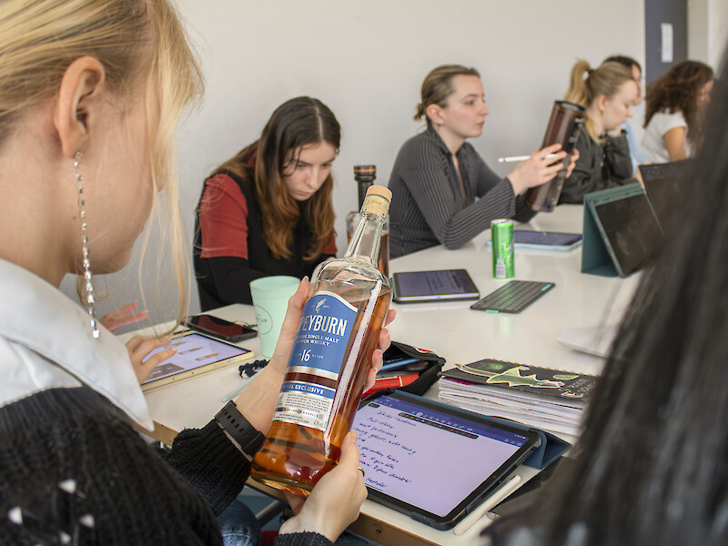 Launch of the “Whisky-Pur” project in the Graphic Design, Screen & Print Media course | Dresden University of Applied Sciences