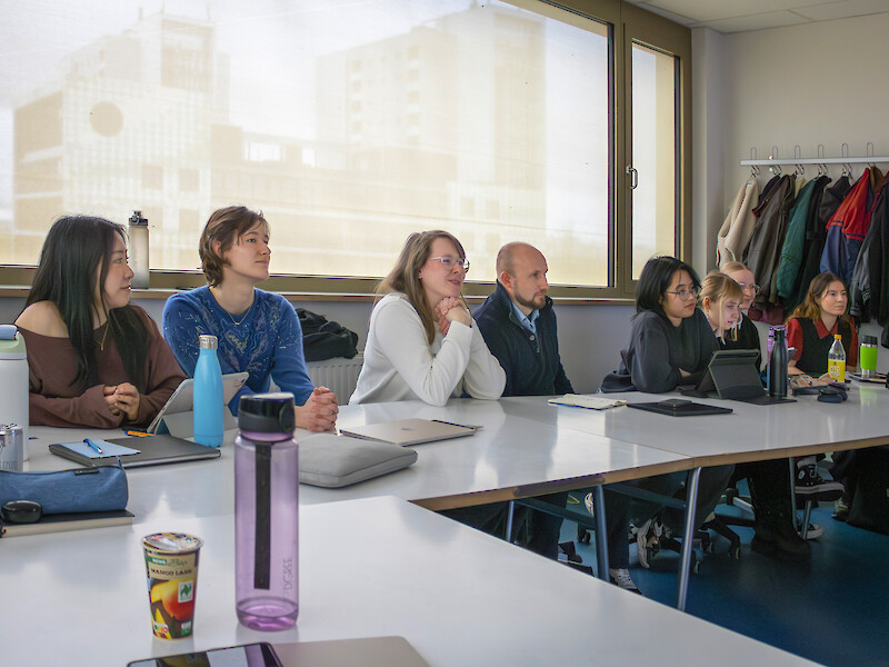 Whisky-Pur collaborative project at Dresden University of Applied Sciences: students present their designs to the client.