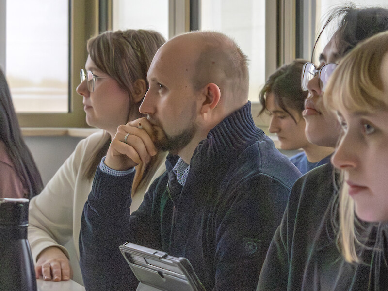 Whisky-Pur collaborative project at Dresden University of Applied Sciences: students present their designs to the client.