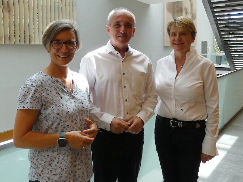 von links nach rechts: Dekanin Mag. Dr. Daniela Wetzelhütter, FH-Prof. Dr. Martin Zauner, Rektorin Dr. habil. Heike Zimmermann-Timm,