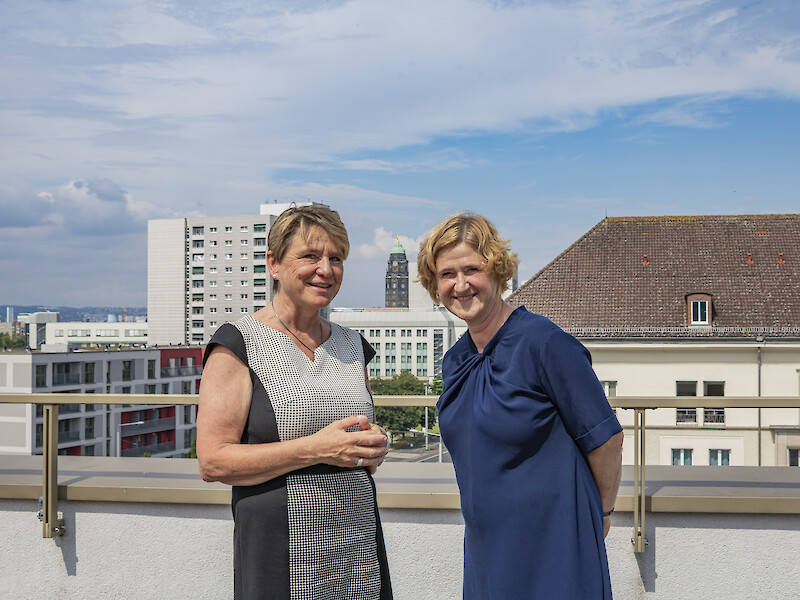 Dr. habil. Heike Zimmermann-Timm, Rektorin der FHD, und Maria Magdalena Kandler aus der Stabsstelle Wissenschaft der Landeshauptstadt Dresden