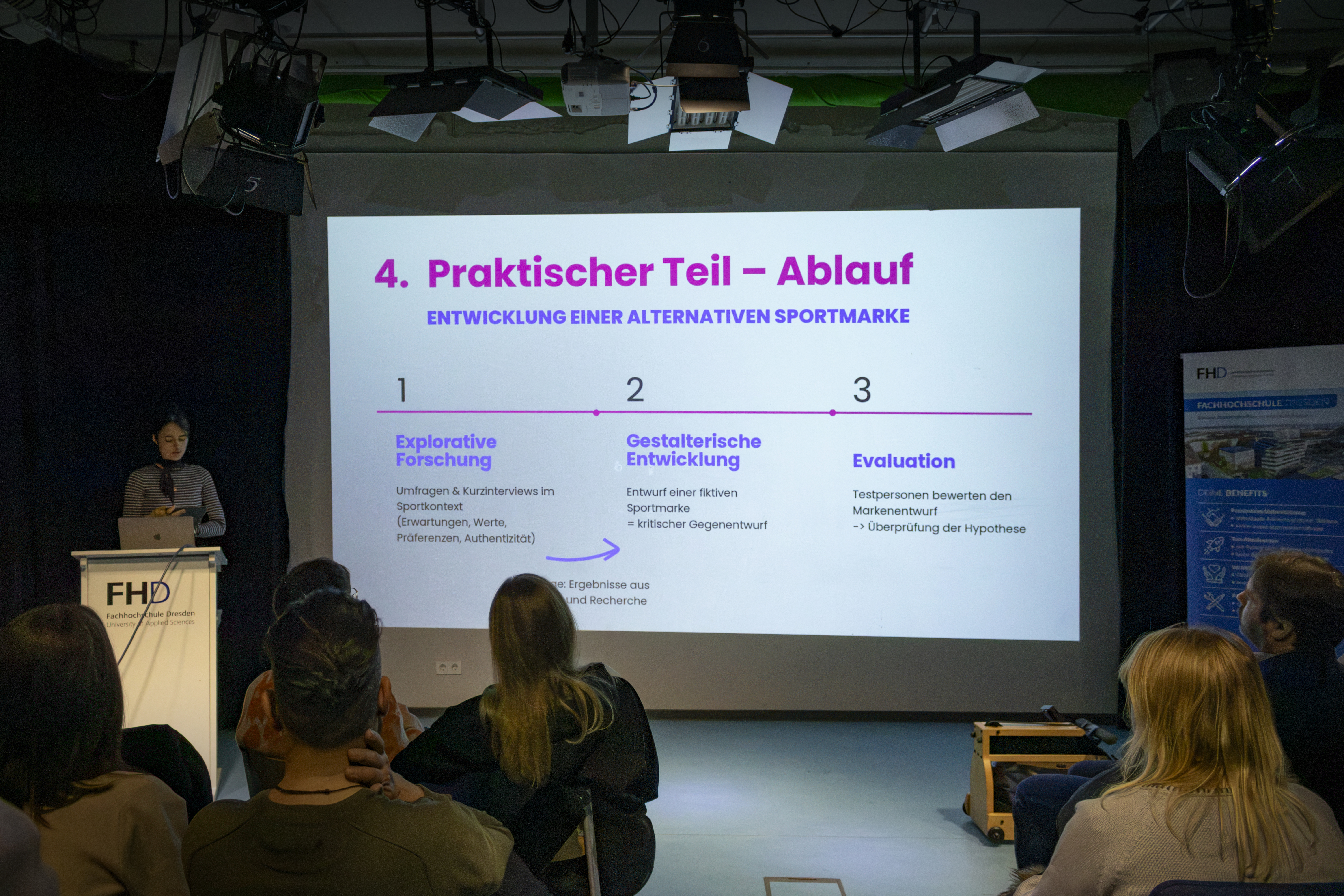 Präsentation der Masterarbeit im Studiengang Creative Direction im Filmstudio der Fachhochschule Dresden